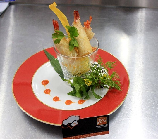 Bí quyết làm tôm hoàng kim của đầu bếp chuyên nghiệp