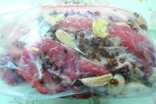 Bí quyết nướng gà thơm lừng, siêu ngon chỉ bằng nồi cơm điện