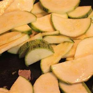 Cách làm bí xào thịt bò