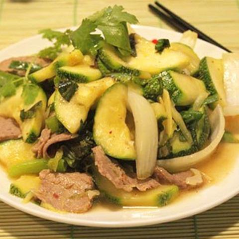 Cách làm bí xào thịt bò