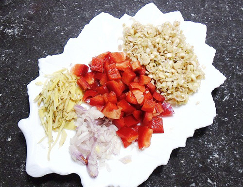 Biến tấu lạ miệng với xôi bọc trứng muối mềm dẻo, đậm đà