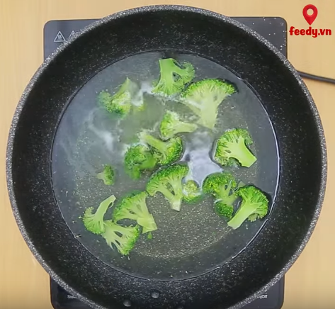 Biến tấu tokbokki Hàn Quốc thành món bánh gạo nướng xiên thịt bò ngon miễn bàn