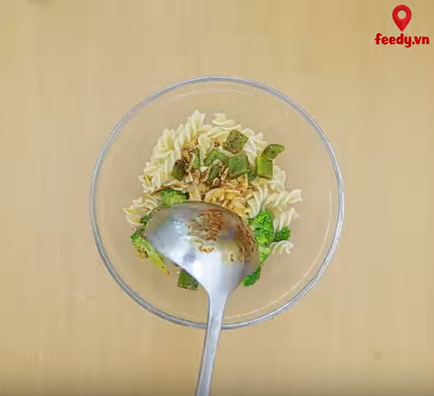 Biến tấu tokbokki Hàn Quốc thành món bánh gạo nướng xiên thịt bò ngon miễn bàn