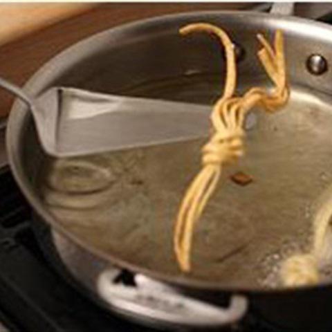 Cách làm bim bim mì que