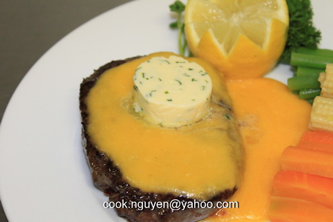 Bít-tết sốt bơ trứng