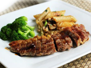 Bò bít-tết sốt BBQ