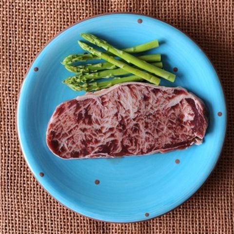Cách làm bò bít tết với măng tây