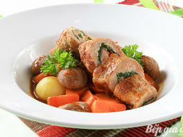 Bò cuộn đút lò sốt hạt dẻ