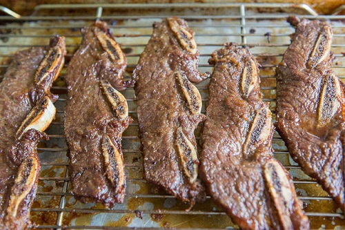 Bò cuộn nấm kim châm áp chảo thơm mềm ngon ngọt hấp dẫn vô cùng