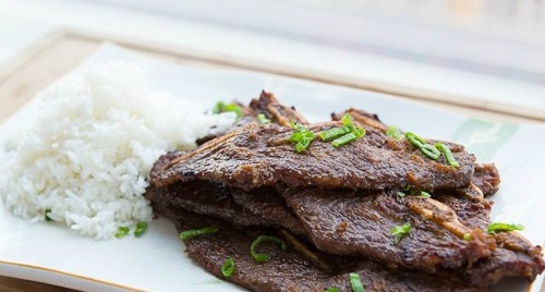 Bò cuộn nấm kim châm áp chảo thơm mềm ngon ngọt hấp dẫn vô cùng