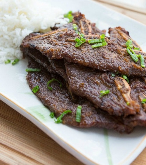 Bò cuộn nấm kim châm áp chảo thơm mềm ngon ngọt hấp dẫn vô cùng