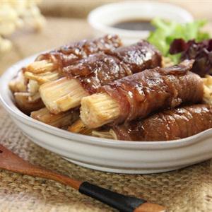 Cách làm bò cuộn nấm kim châm áp chảo