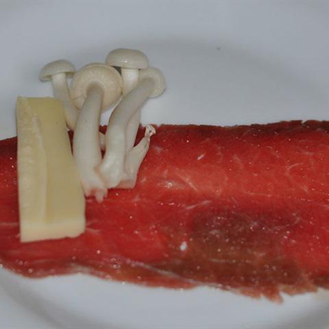 Cách làm bò cuộn nấm phô mai