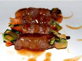 Bò cuộn ngũ sắc