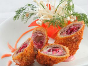 Bò cuộn phô-mai, củ dền