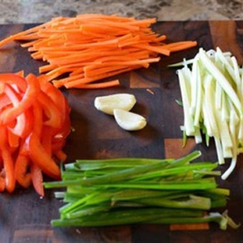 Cách làm bò nướng rau củ áp chảo