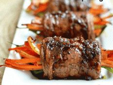 Bò cuộn rau củ nướng áp chảo