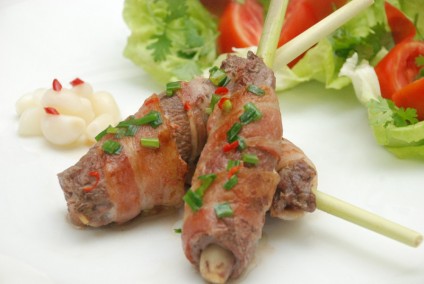 Bò cuốn thịt xông khói