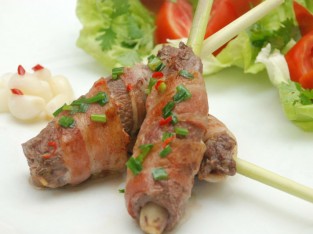Bò cuốn thịt xông khói