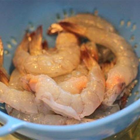 Cách làm bò cuốn tôm nướng