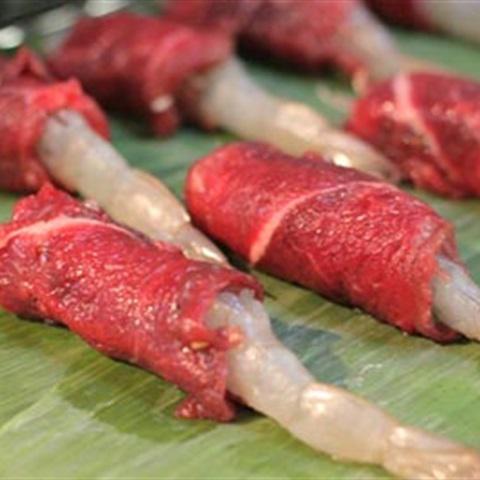 Cách làm bò cuốn tôm nướng