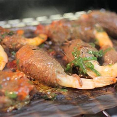 Cách làm bò cuốn tôm nướng
