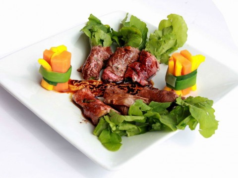 Bò cuộn xà lách đắng