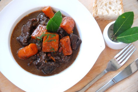 Bò hầm rượu vang