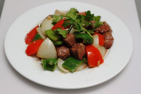 Bò lúc lắc rau củ