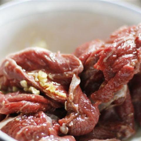 Cách làm bò nấu sốt vang