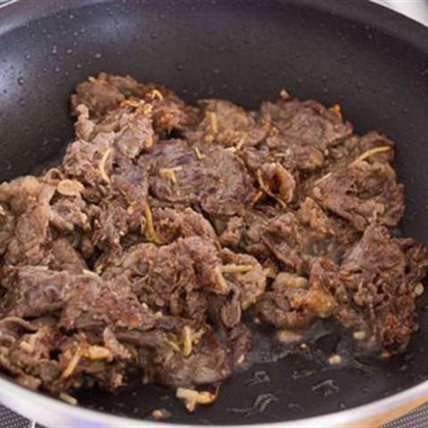 Cách làm bò nấu sốt vang