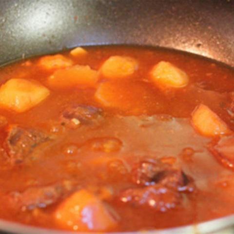 Cách làm bò nấu sốt vang