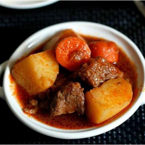 Cách làm bò nấu sốt vang