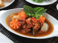 Bò nấu sốt vang