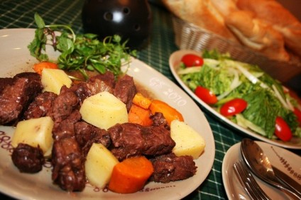 Bò nấu vang đỏ