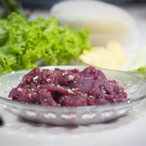 Cách làm bò nhúng giấm và trái dừa