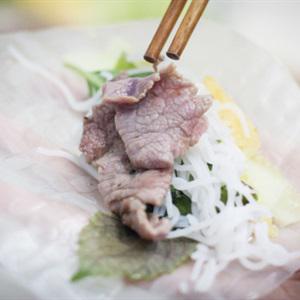 Cách làm bò nhúng giấm và trái dừa