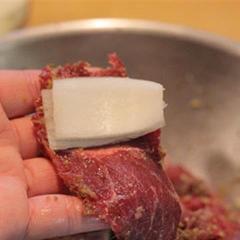 Cách làm bò nướng củ hành