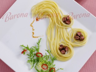 Bò nướng xá xíu và mì Ý (Cô gái tóc mây)