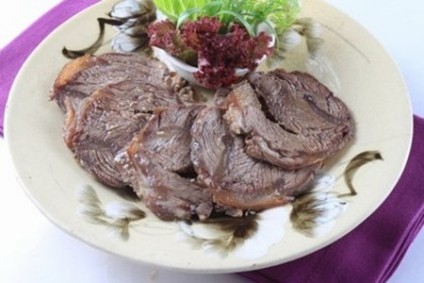 Bò om tương bần