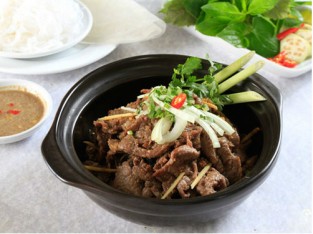 Bò quanh lửa hồng