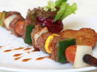 Bò rau củ nướng xiên