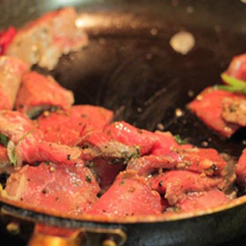 Cách làm bò sốt rau củ