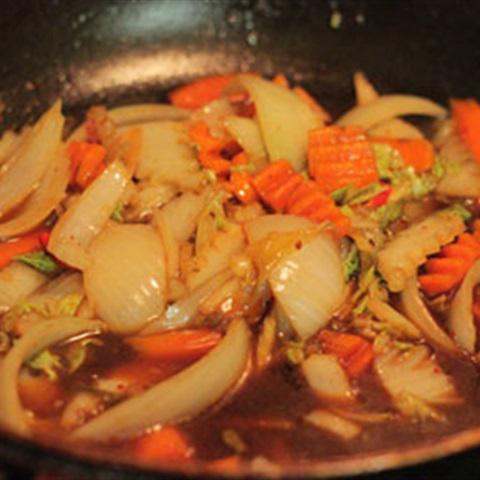 Cách làm bò sốt rau củ
