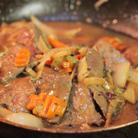 Cách làm bò sốt rau củ