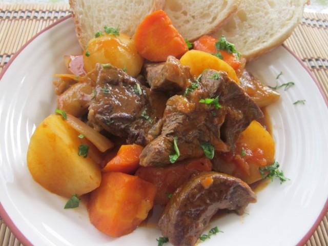 Bò sốt rượu vang