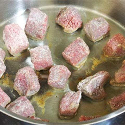 Bò sốt rượu vang