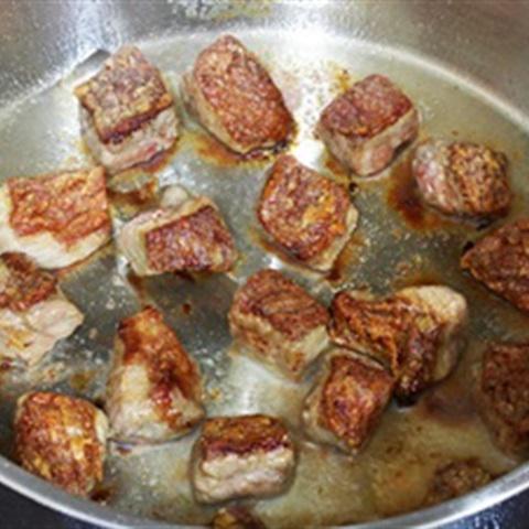 Bò sốt rượu vang