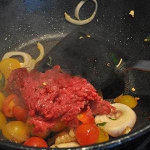 Cách làm bò trộn tía tô