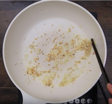 Bỏ túi công thức làm bánh khoai lang bọc dâu tây ngon miệng, đẹp mắt